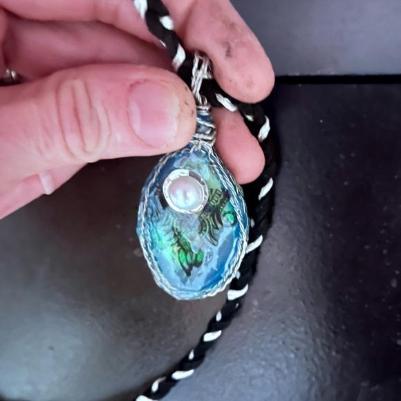 Glowing Tribal Necklace - Picture 5 of 7